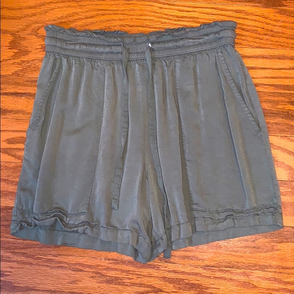 Army green shorts with tie laces